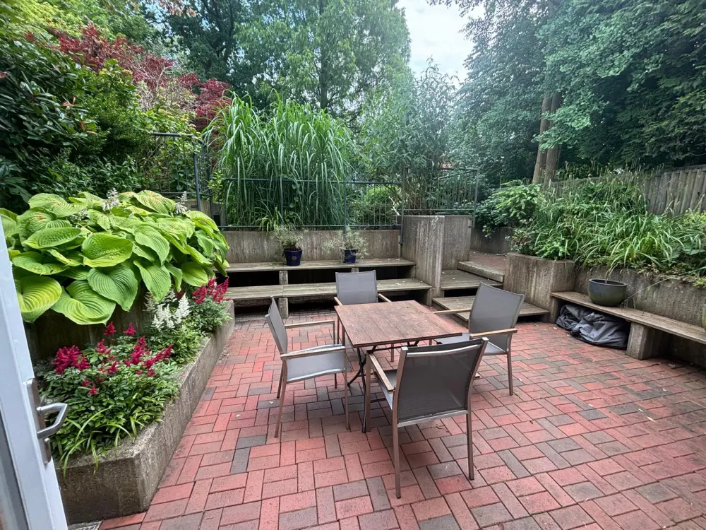 Designbüro Parkallee: 118 m², teilmöbliert, Garten & Kunst