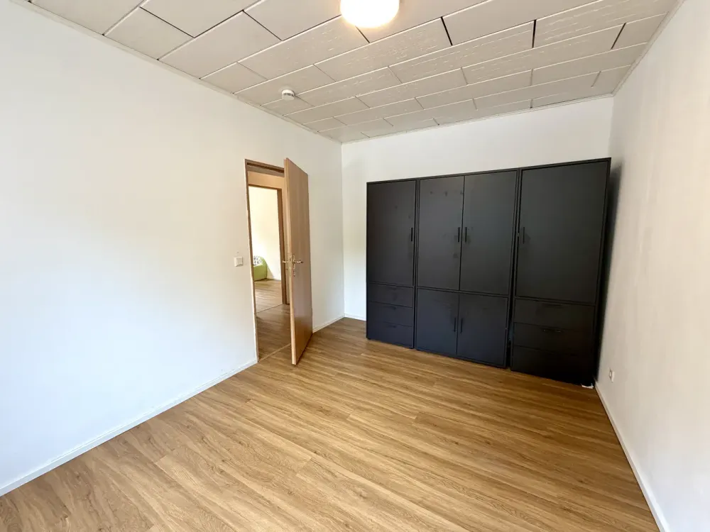 Helle 4-Zimmer-Wohnung mit Balkon & Einbauküche in Eschborn