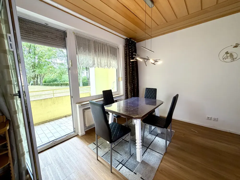 Helle 4-Zimmer-Wohnung mit Balkon & Einbauküche in Eschborn
