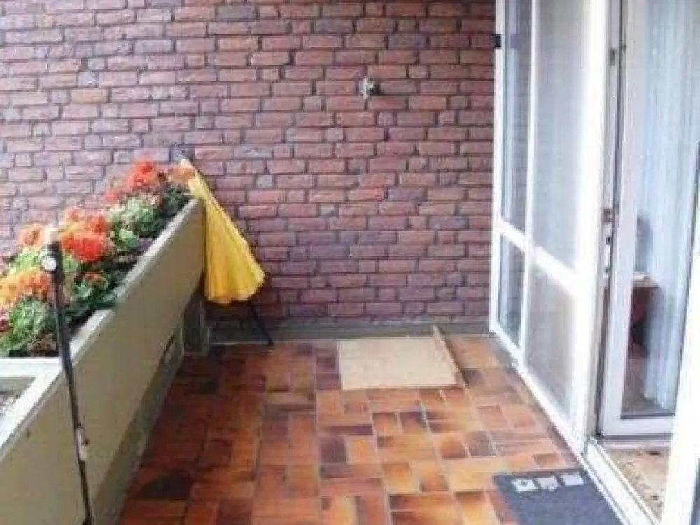 Mittelshuchting - helle 3 Zi.- Wohnung im 2.OG mit Balkon - in ruhiger Seitenstr. - neue Einbauküche