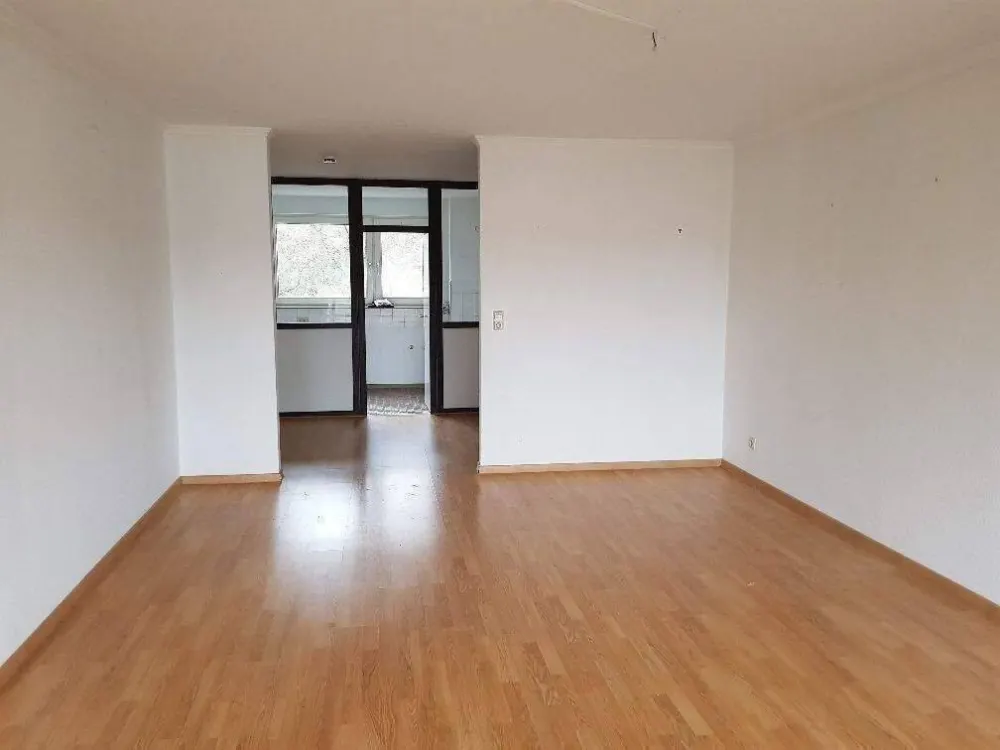 Mittelshuchting - helle 3 Zi.- Wohnung im 2.OG mit Balkon - in ruhiger Seitenstr. - neue Einbauküche