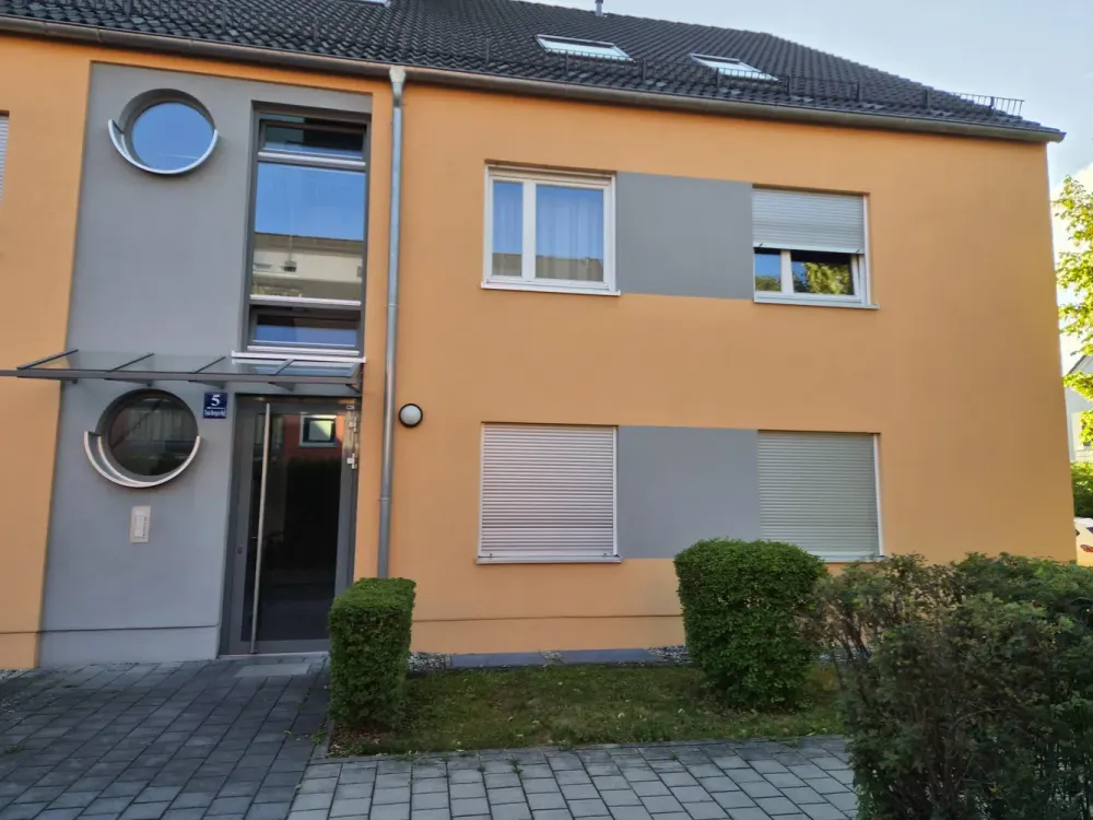 Top-gepflegte 3-Zimmer-Erdgeschosswohnung mit Terrasse in München-Lochhausen