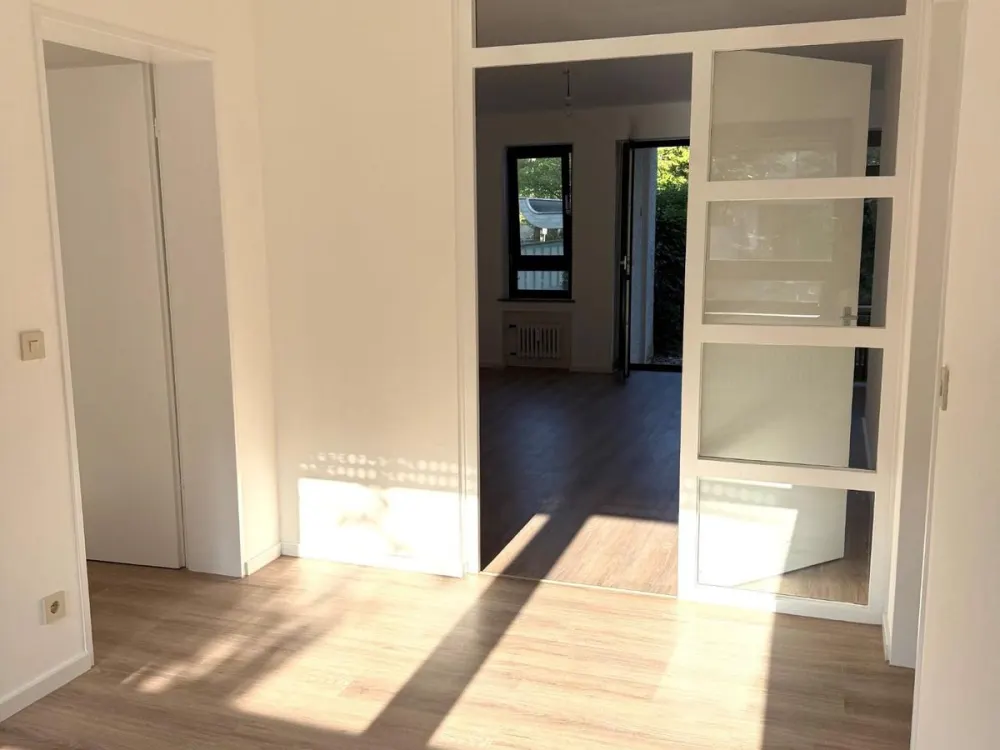 Modern sanierte 4- Zimmer- Terrassenwohnung mit Gartenblick in München