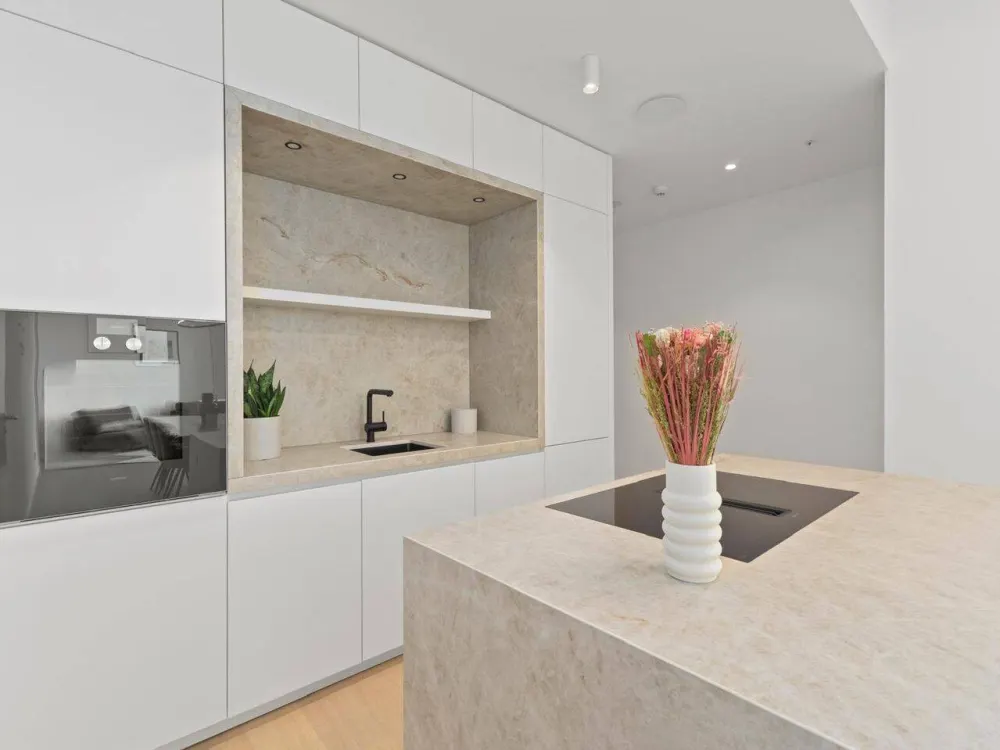 Luxuriöse 3-Zimmer-Wohnung im FOUR Frankfurt - Design, Service und höchste Lebensqualität