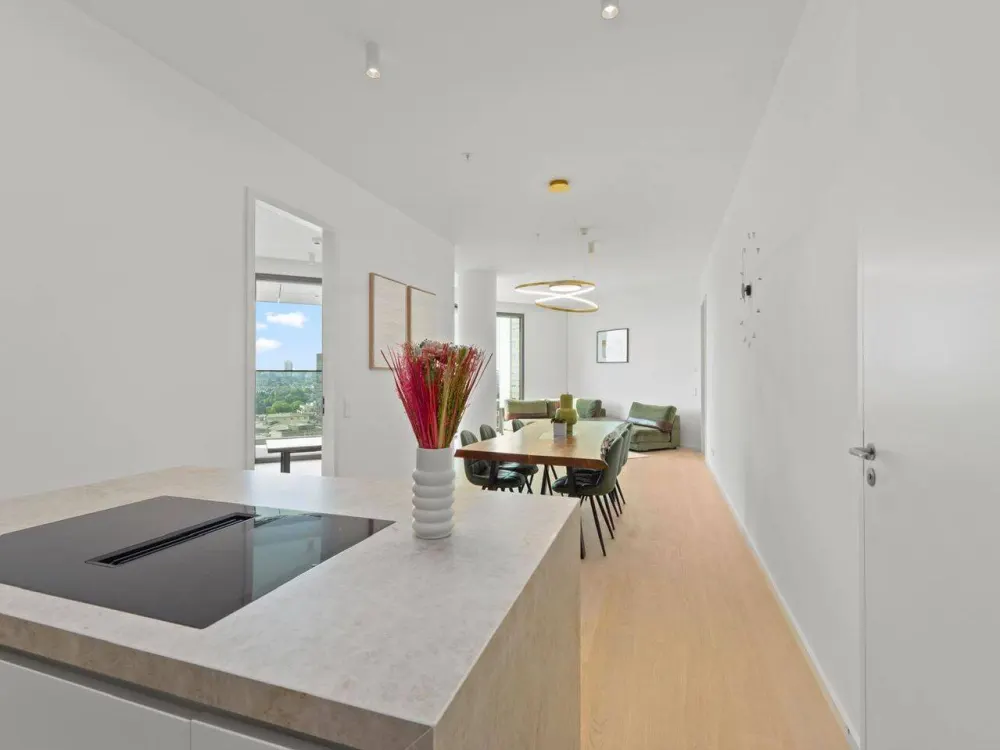 Luxuriöse 3-Zimmer-Wohnung im FOUR Frankfurt - Design, Service und höchste Lebensqualität