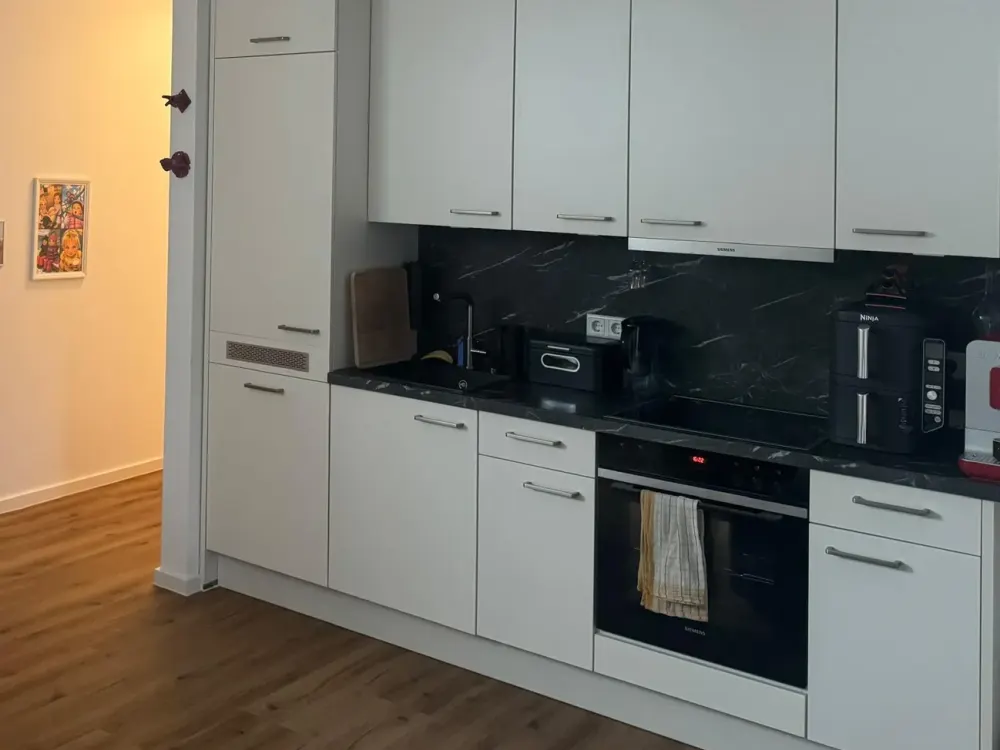 Moderne 4-Zimmer-Wohnung mit zusätzlichem Zimmer, Terrasse und Stellplatz in Ober-Rosbach