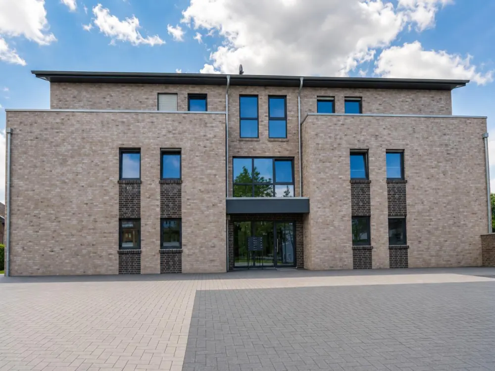 First Occupancy: High-Quality 2-Room Ground Floor Apartment with Terrace and Parking Space