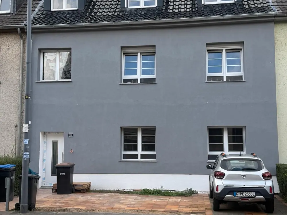 Mietwohnung drei Zimmer, in Dreifamilienhaus