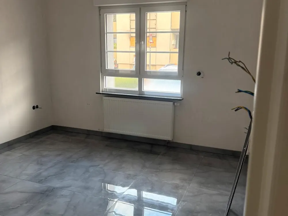 Mietwohnung drei Zimmer, in Dreifamilienhaus