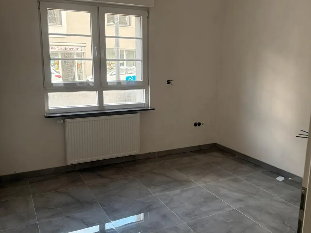 Mietwohnung drei Zimmer, in Dreifamilienhaus