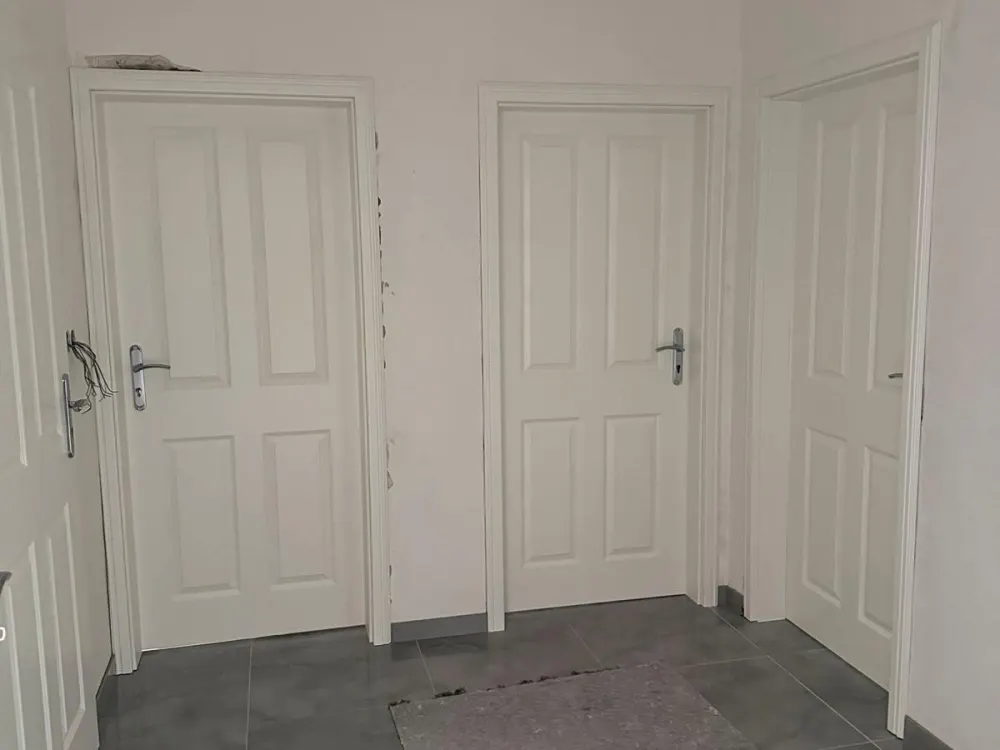 Mietwohnung drei Zimmer, in Dreifamilienhaus