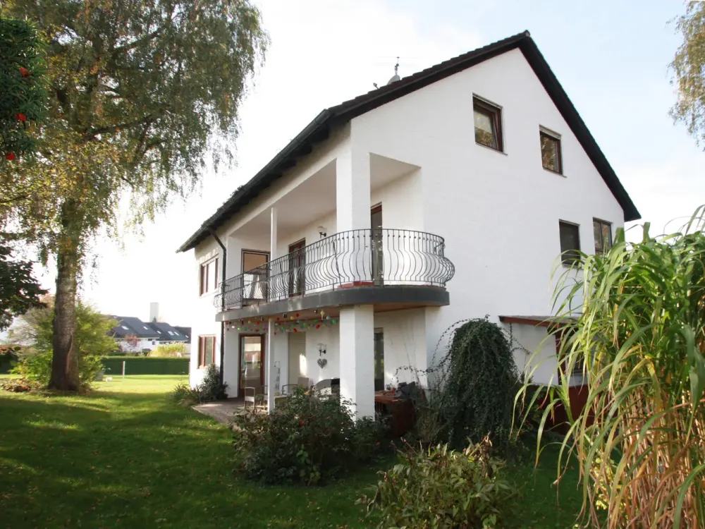 Großzügige 3-Zimmer-Wohnung mit Süd-Balkon & Blick ins Grüne, ruhige Lage