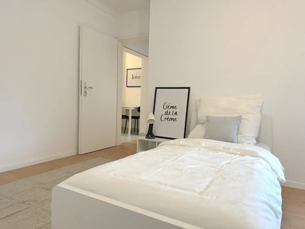 🏡 1 Zimmer frei in moderner 3er-WG, Homburger Landstraße 689, Frankfurt am Main! - ab dem 01.10