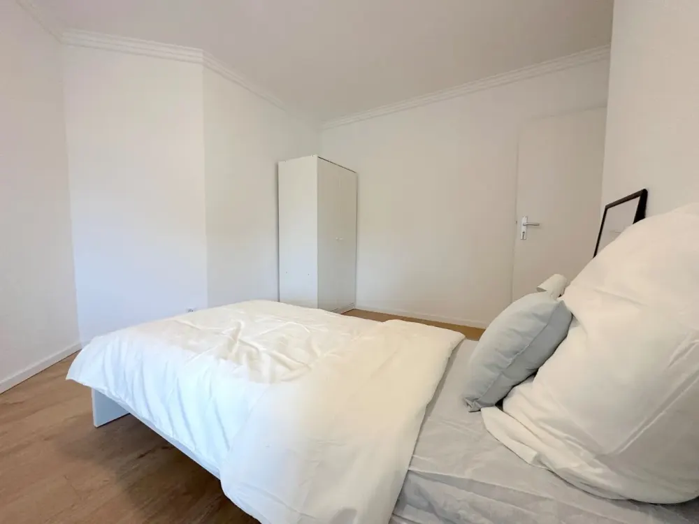 🏡 1 Zimmer frei in moderner 3er-WG, Homburger Landstraße 689, Frankfurt am Main! - ab dem 01.10
