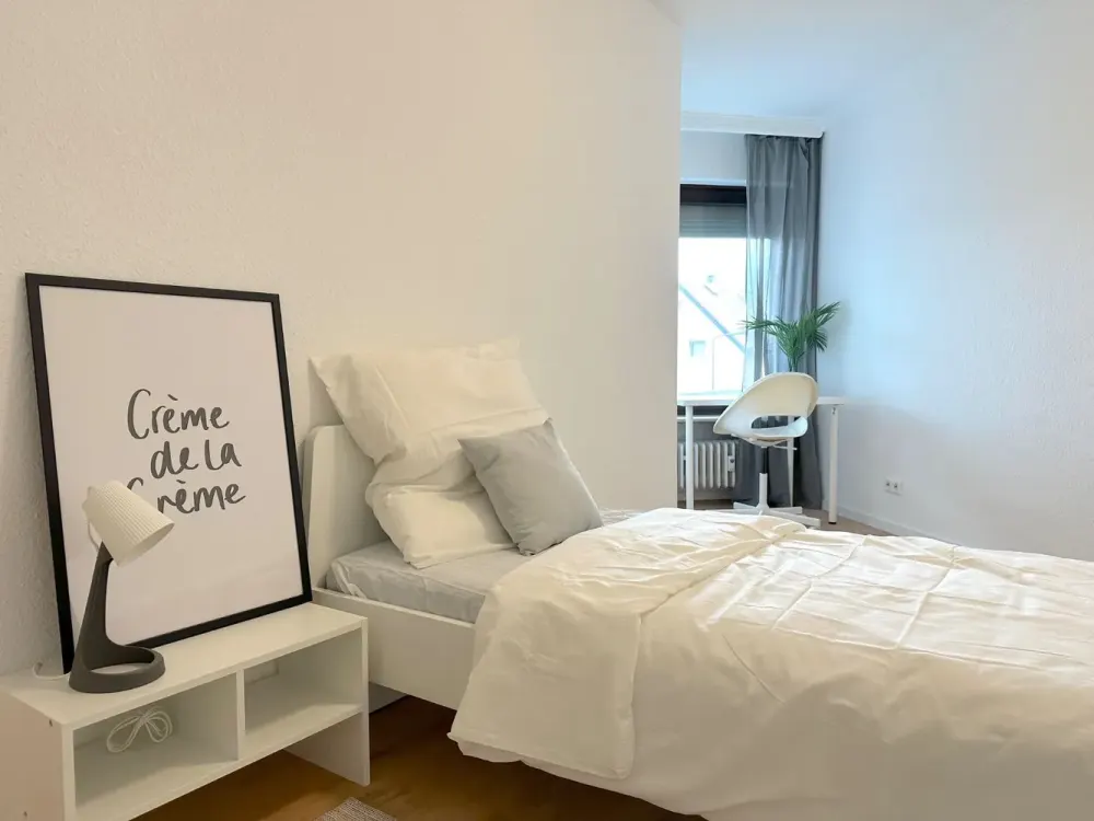 🏡 1 Zimmer frei in moderner 3er-WG, Homburger Landstraße 689, Frankfurt am Main! - ab dem 01.10