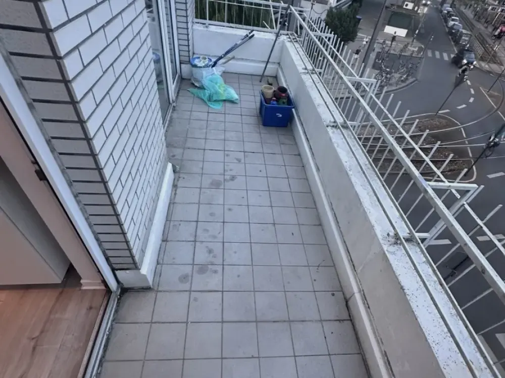 Helle 2-Zimmerwohnung mit Balkon und Bad mit Fenster