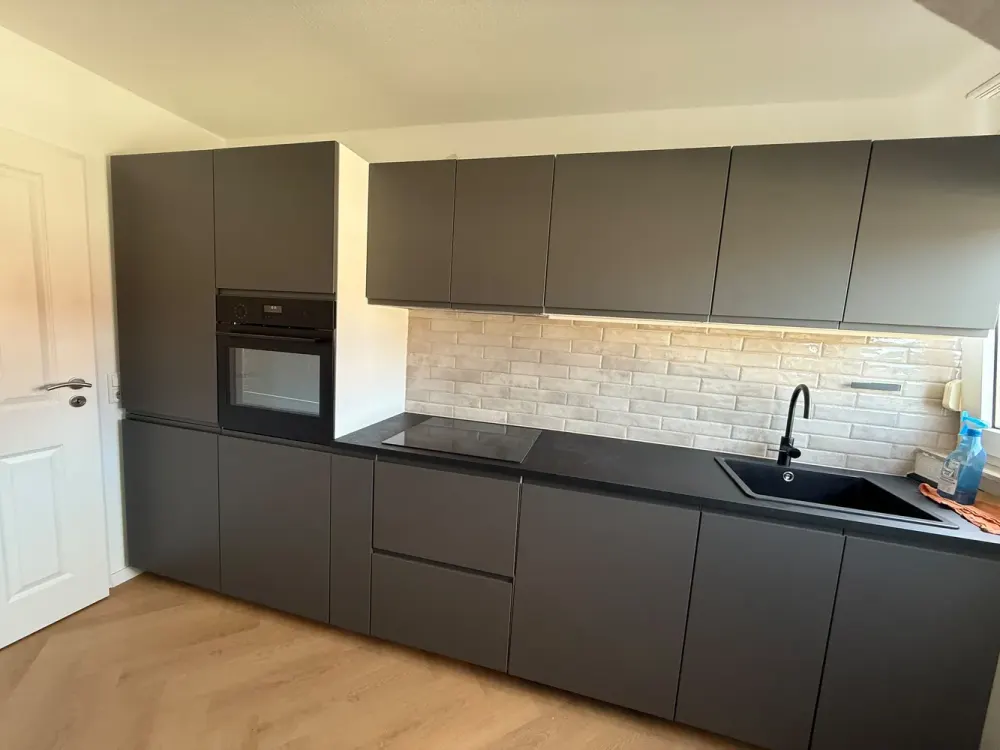 Erstbezug nach Sanierung: Möblierte 2,5-Zimmer-DG-Wohnung mit Einbauküche in Karlsruhe-Neureut