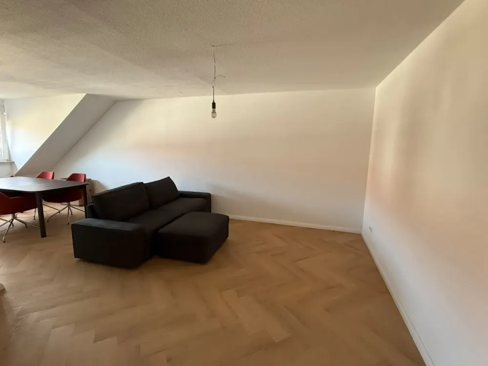 Erstbezug nach Sanierung: Möblierte 2,5-Zimmer-DG-Wohnung mit Einbauküche in Karlsruhe-Neureut