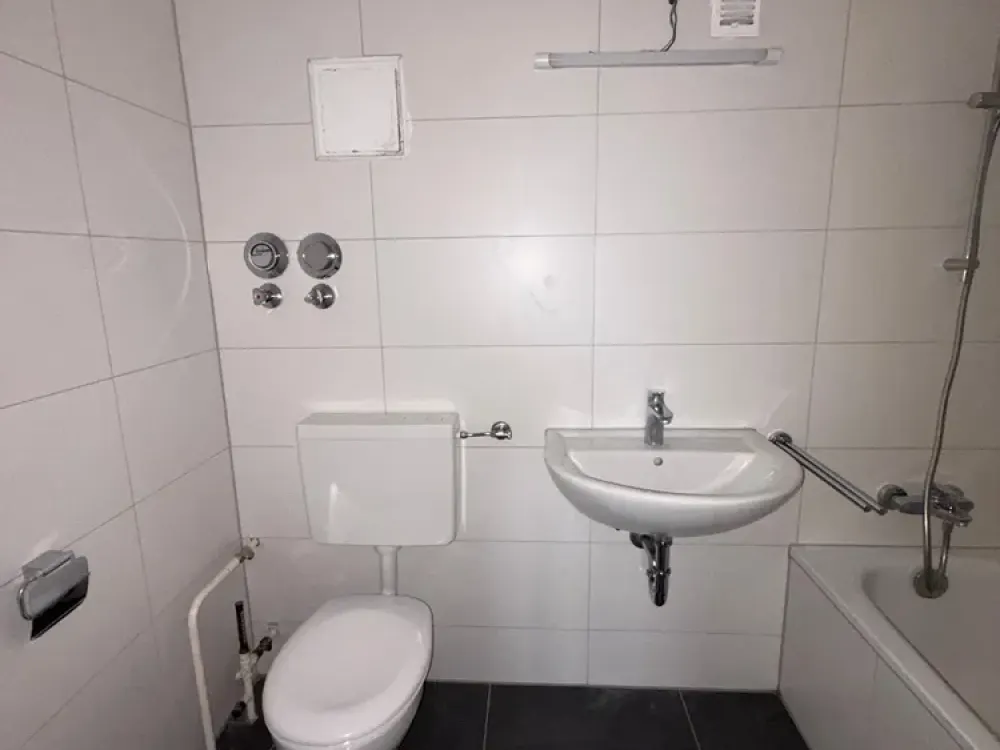 Kurzfristig bezugsfrei: Moderne Wohnung mit Einbauküche!
