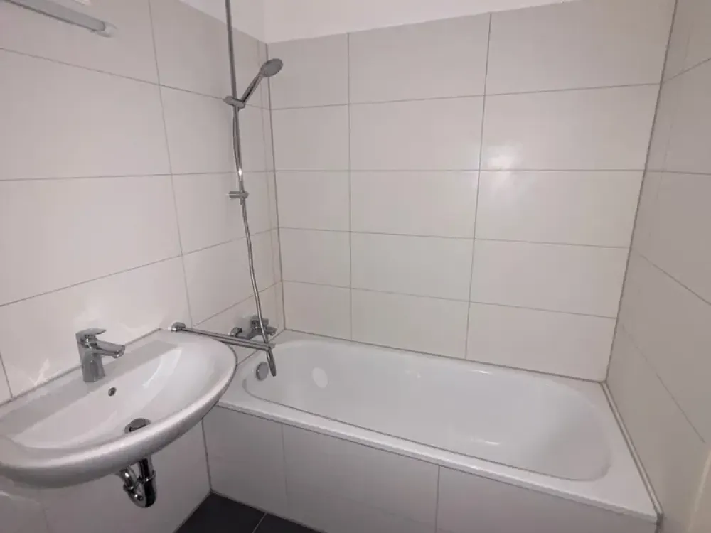Kurzfristig bezugsfrei: Moderne Wohnung mit Einbauküche!