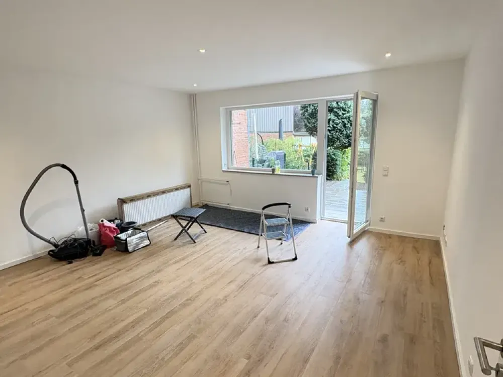 Sanierte 3-Zimmer Wohnung mit Terrasse und eigenem Garten