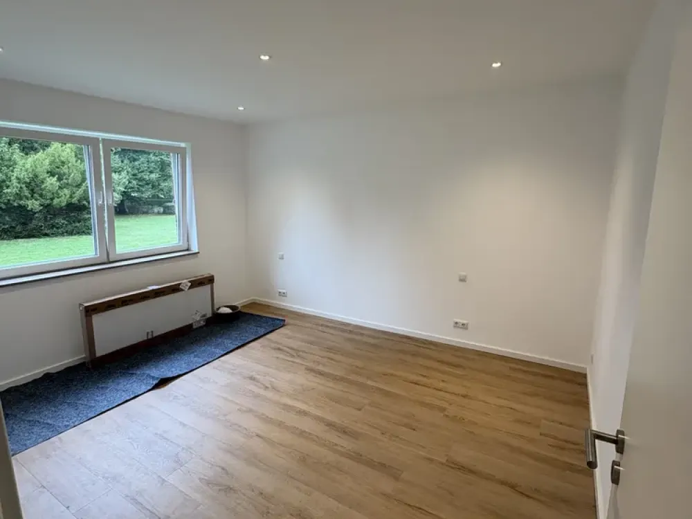 Sanierte 3-Zimmer Wohnung mit Terrasse und eigenem Garten
