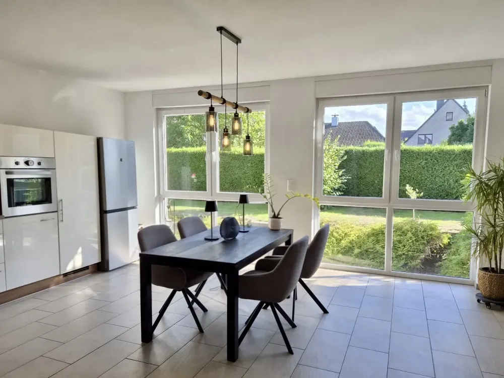 5-Room Apartment on the Edge of the Forest in Hilden