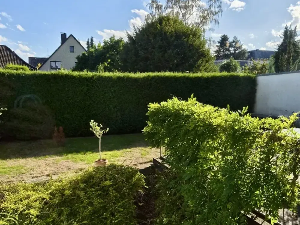 5-Room Apartment on the Edge of the Forest in Hilden