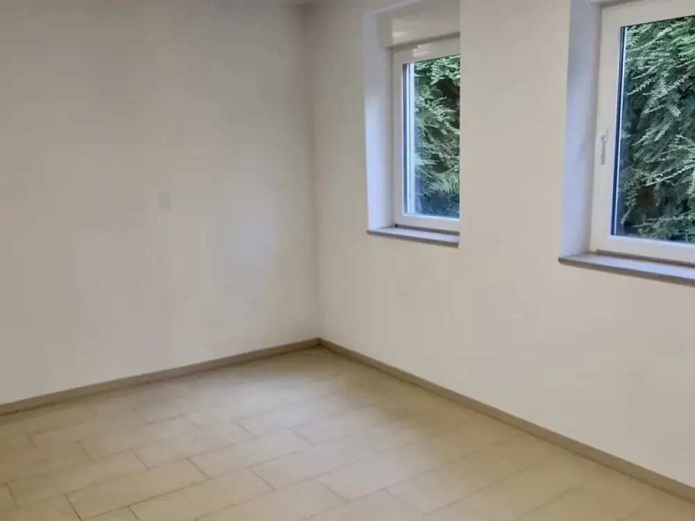 5-Room Apartment on the Edge of the Forest in Hilden