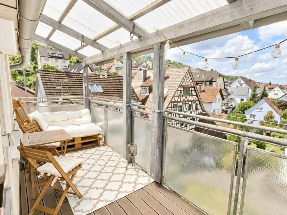 S-WANGEN: Großzügige, helle und gepflegte 4-Zi.-Wohnung im DG * TL-Bad * EBK * toller Balkon!