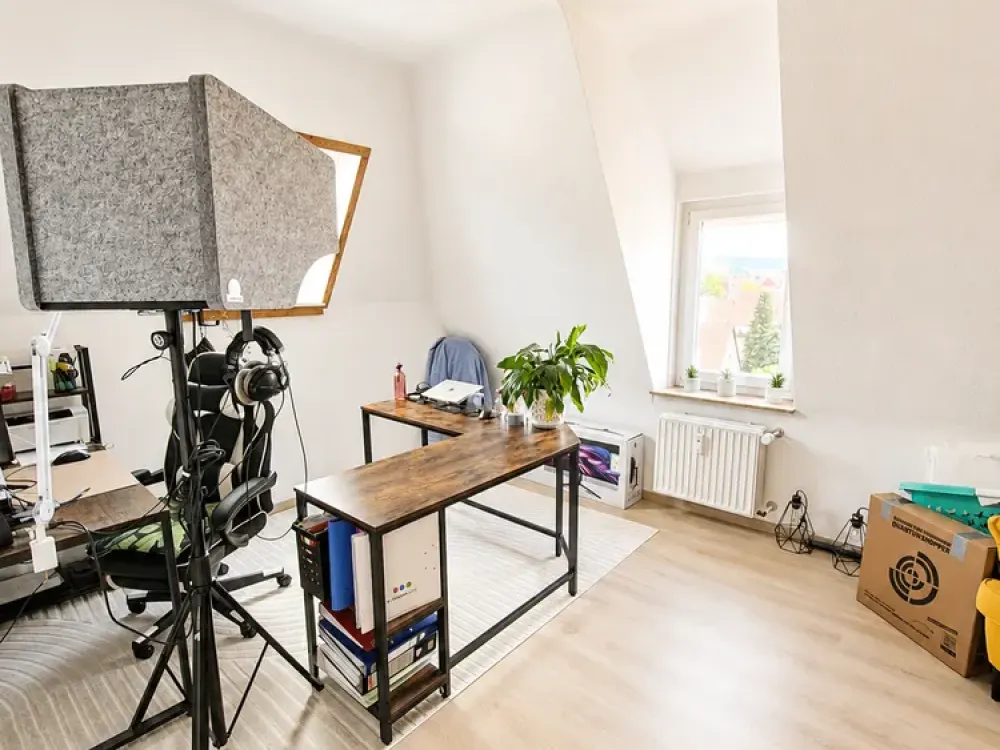 S-WANGEN: Großzügige, helle und gepflegte 4-Zi.-Wohnung im DG * TL-Bad * EBK * toller Balkon!