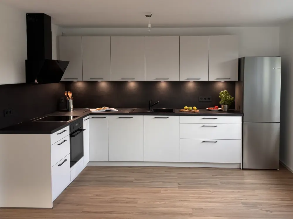 Moderne 2-Zimmer-Neubau-Wohnung mit Küche, Balkon und 2 Stellplätzen in Nürtingen-Oberensingen