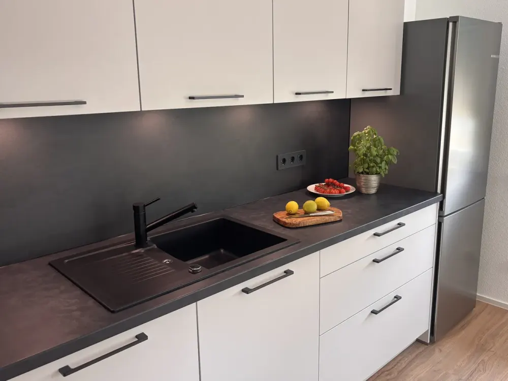 Moderne 2-Zimmer-Neubau-Wohnung mit Küche, Balkon und 2 Stellplätzen in Nürtingen-Oberensingen