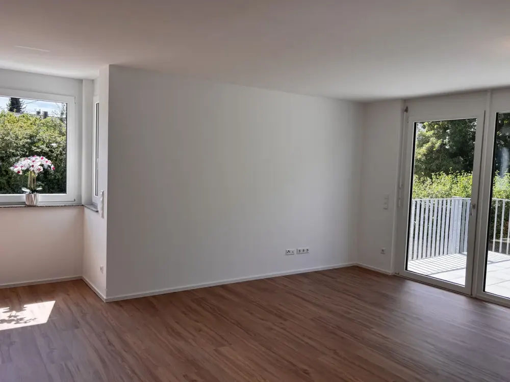 Moderne 2-Zimmer-Neubau-Wohnung mit Küche, Balkon und 2 Stellplätzen in Nürtingen-Oberensingen