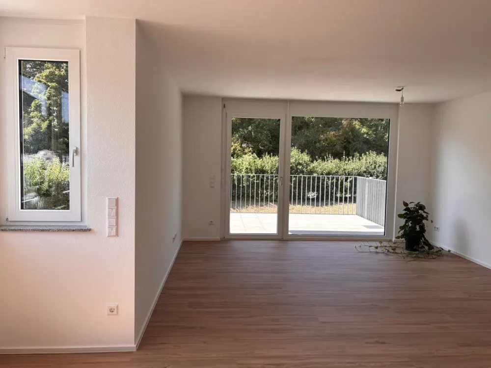 Moderne 2-Zimmer-Neubau-Wohnung mit Küche, Balkon und 2 Stellplätzen in Nürtingen-Oberensingen