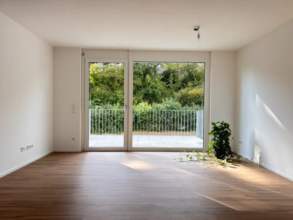 Moderne 2-Zimmer-Neubau-Wohnung mit Küche, Balkon und 2 Stellplätzen in Nürtingen-Oberensingen