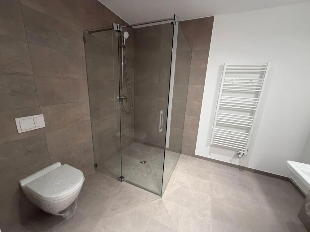 Neubau: Großzügige 3-Zimmer-Wohnung mit Premium-Küche