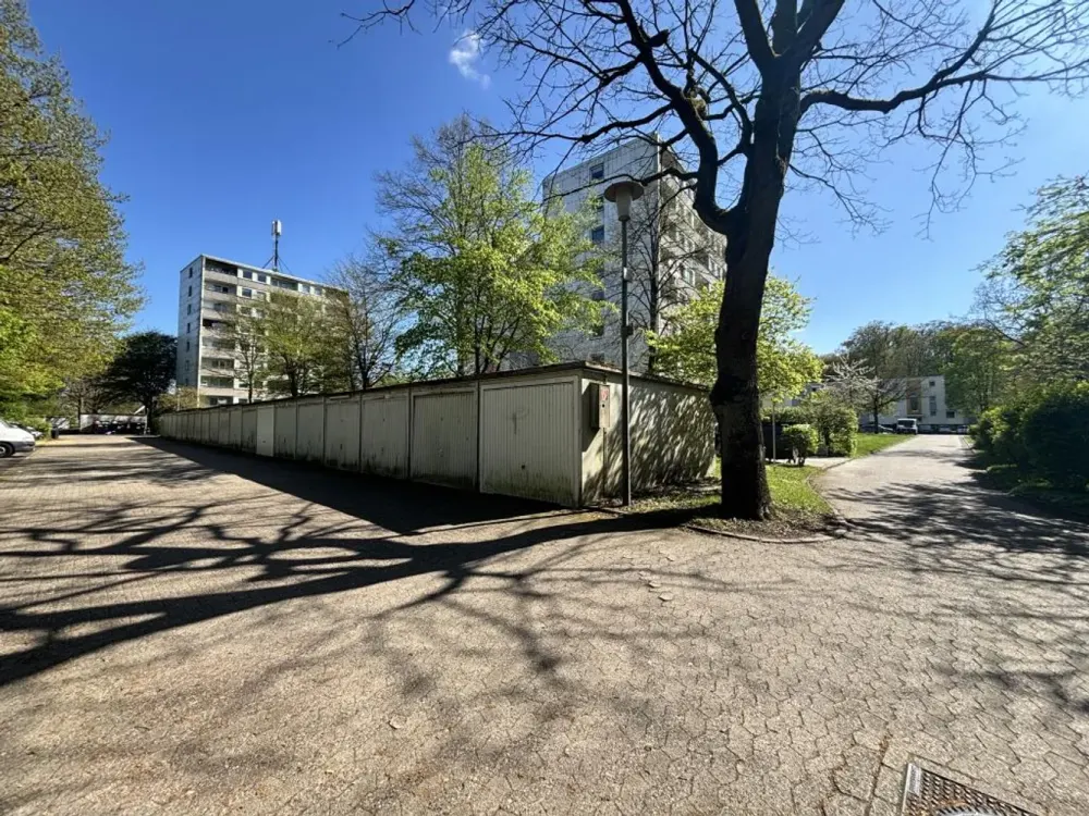 Spacious and Renovated 3-Room Apartment in Bremen North