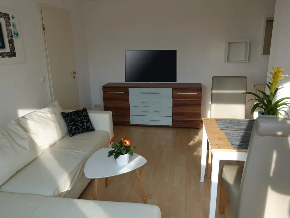 Für Pendler: Möblierte, ruhige 2 Zimmer Wohnung in Ortsrandlage