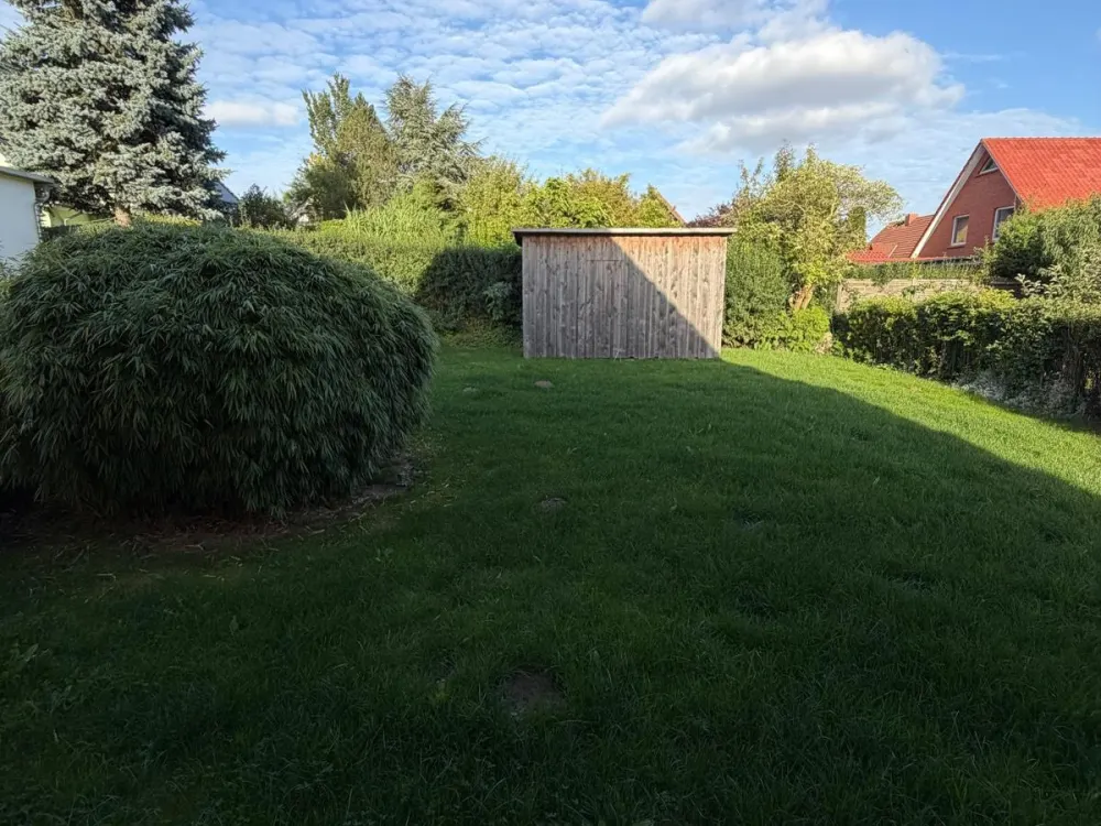 Schöne 3-Raum-Wohnung mit kleinem Garten, Stellplatz und EBK