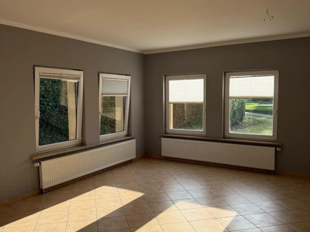 Schöne 3-Raum-Wohnung mit kleinem Garten, Stellplatz und EBK