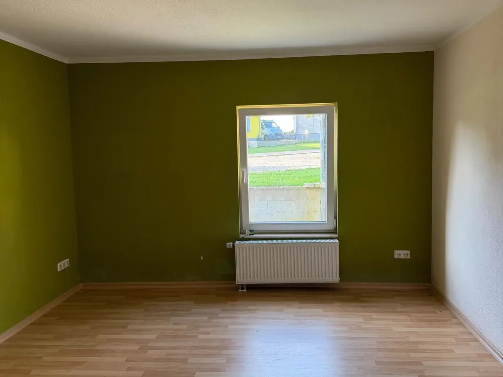 Schöne 3-Raum-Wohnung mit kleinem Garten, Stellplatz und EBK