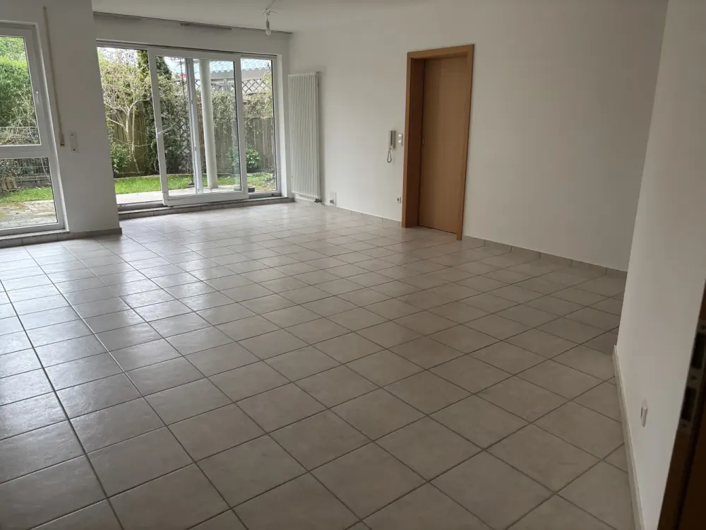 3-Zimmer-Wohnung im Erdgeschoss mit Terrasse, Garten & Tiefgarage in Rheinzabern