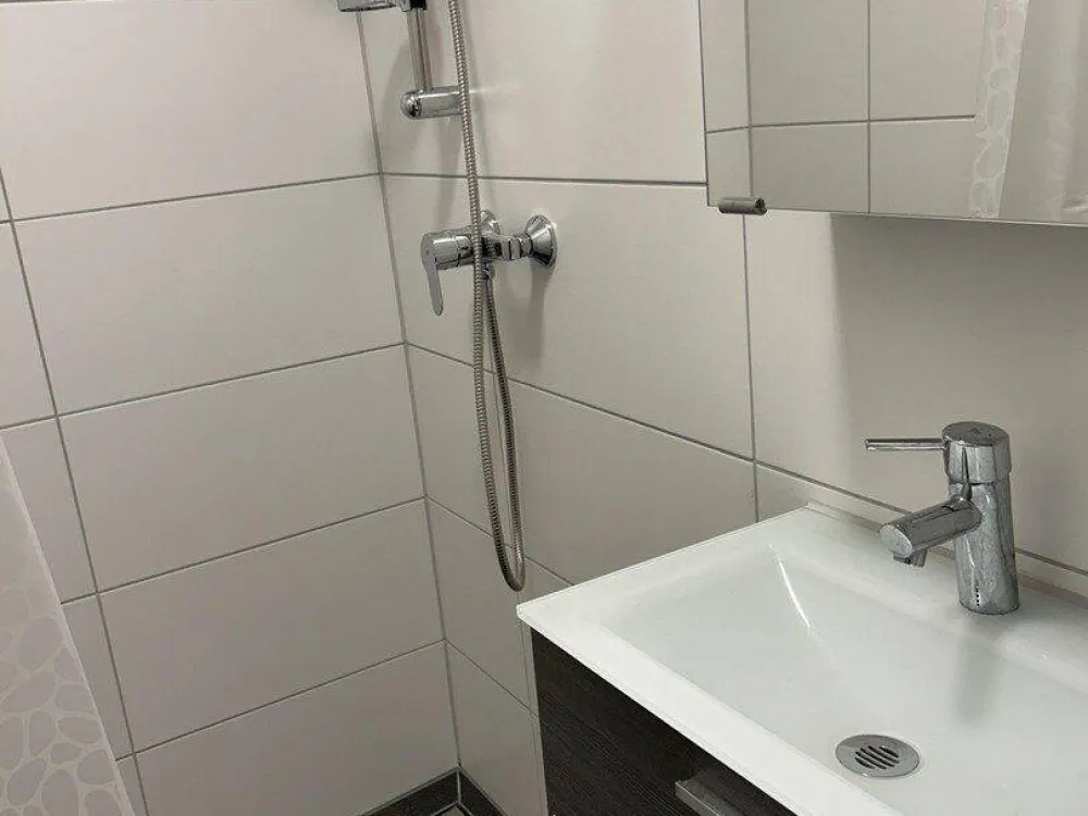 شقة جديدة جميلة بأربع غرف، أول سكن
