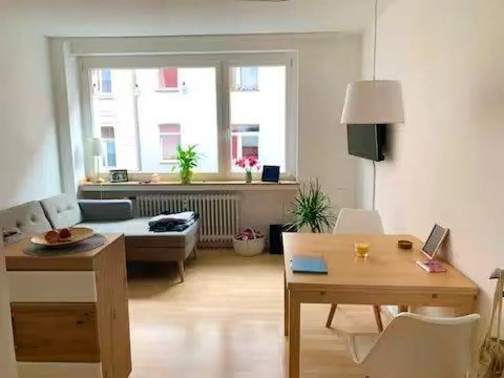 Untermiete: September - Oktober, Schöne Südstadt Wohnung