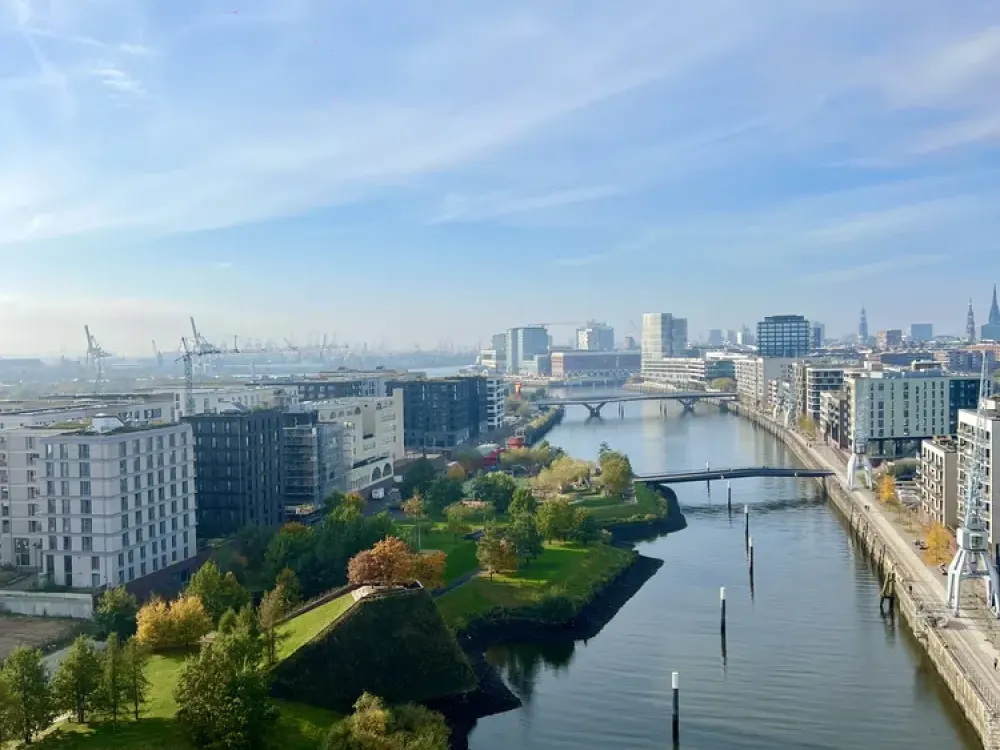 Möblierte 2-Zimmer-Wohnung im ROOTS mit Wasser- & Elbphilharmonie-Blick
