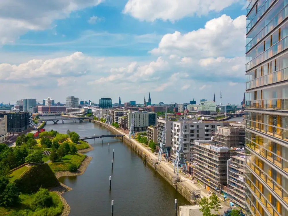 Möblierte 2-Zimmer-Wohnung im ROOTS mit Wasser- & Elbphilharmonie-Blick