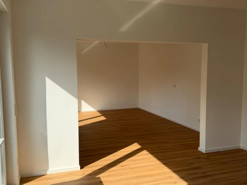 السكن الأول بعد التجديد الكامل | 95 م² | 3 غرف | تدفئة أرضية