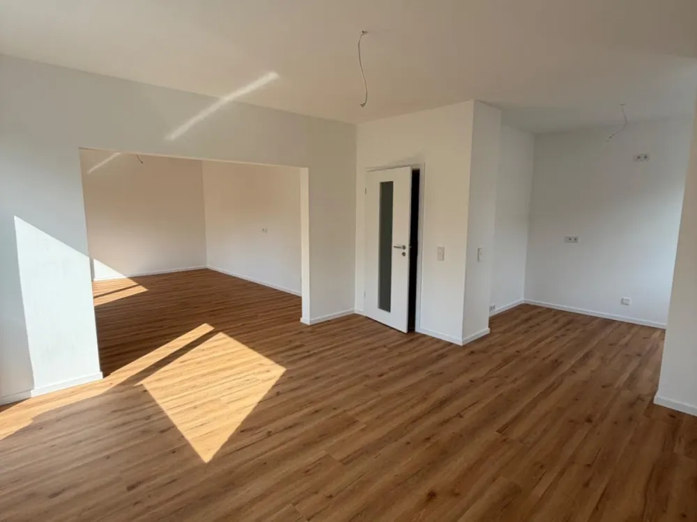 السكن الأول بعد التجديد الكامل | 95 م² | 3 غرف | تدفئة أرضية
