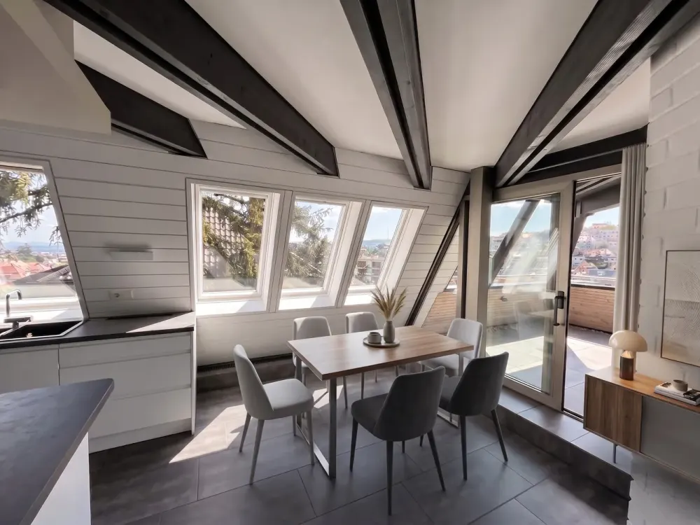 Über den Dächern von Stuttgart-West: Stilvolles Penthouse mit Panoramaterrasse